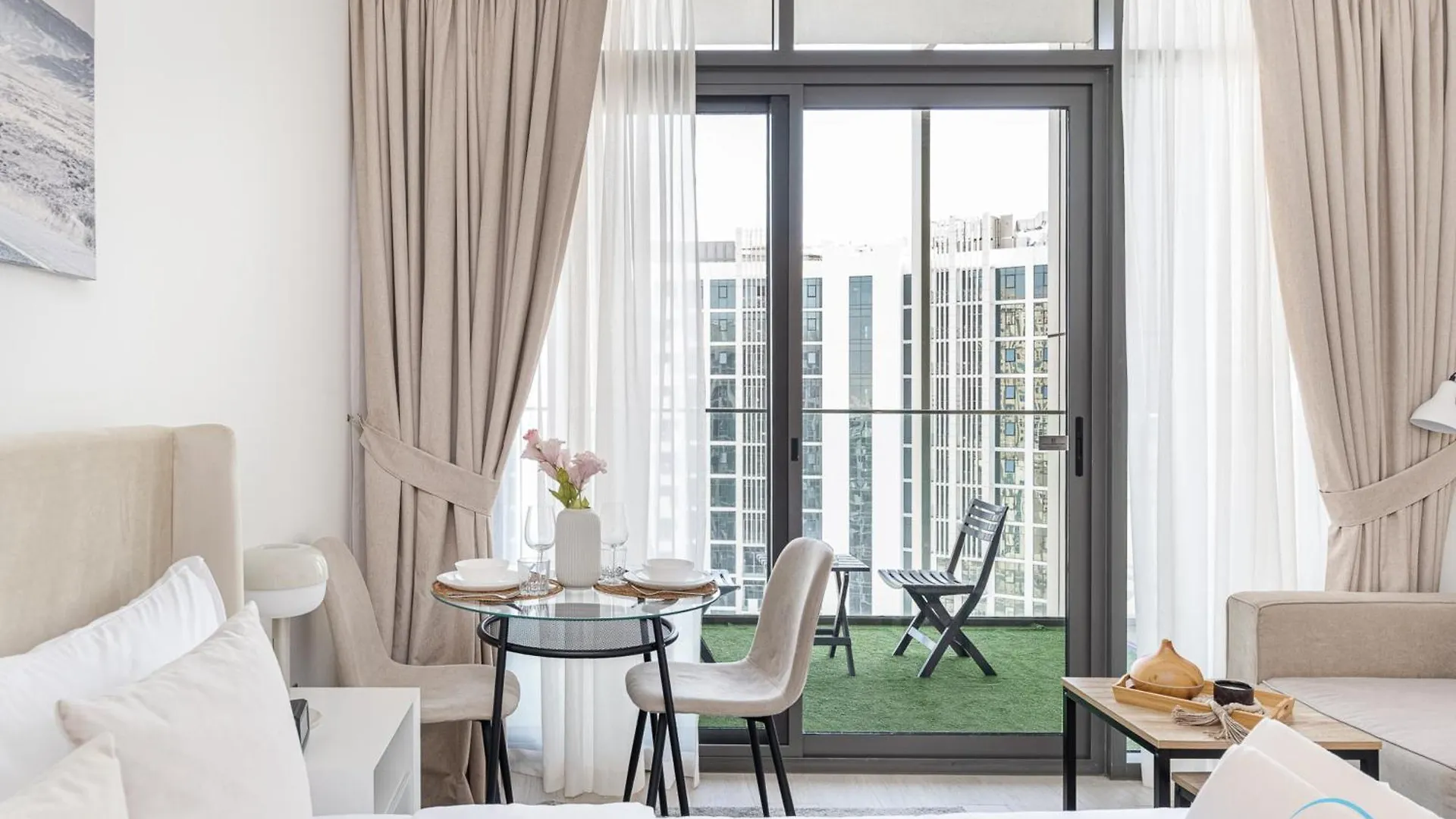 Charming Studio At Farhad Azizi Residence Al Jaddaf By Deluxe Holiday Homes Dubai Apartment