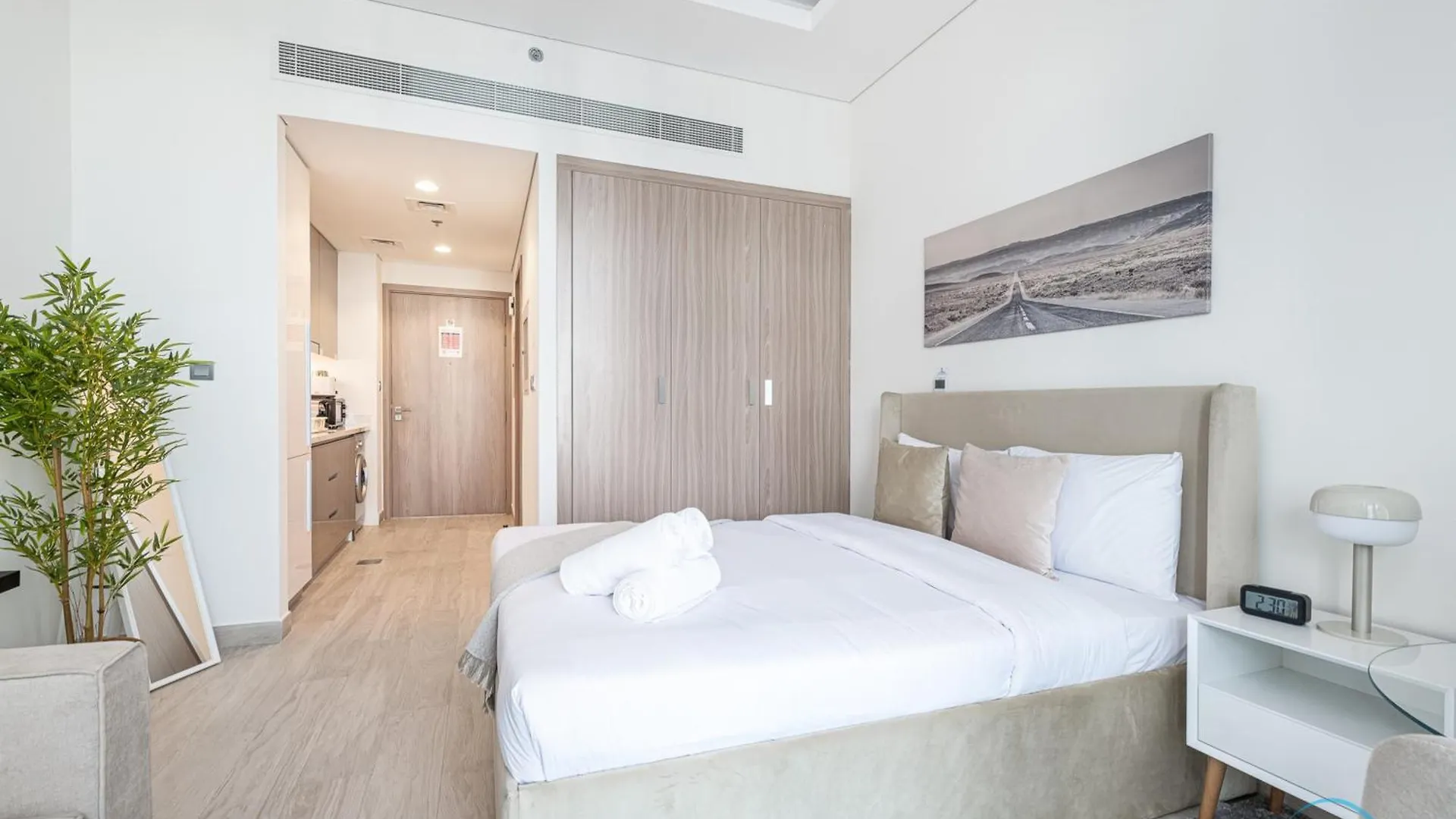 Charming Studio At Farhad Azizi Residence Al Jaddaf By Deluxe Holiday Homes Dubai Apartment