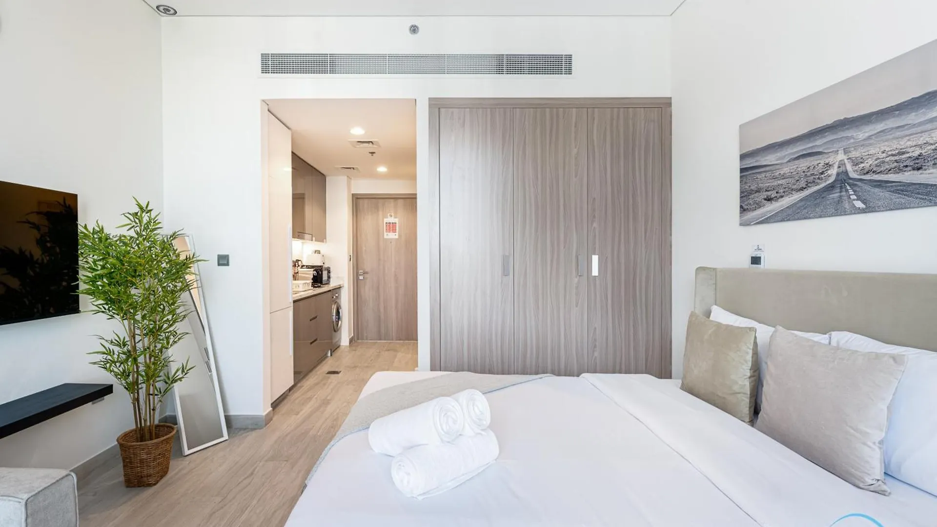 Charming Studio At Farhad Azizi Residence Al Jaddaf By Deluxe Holiday Homes Dubai 0*,
