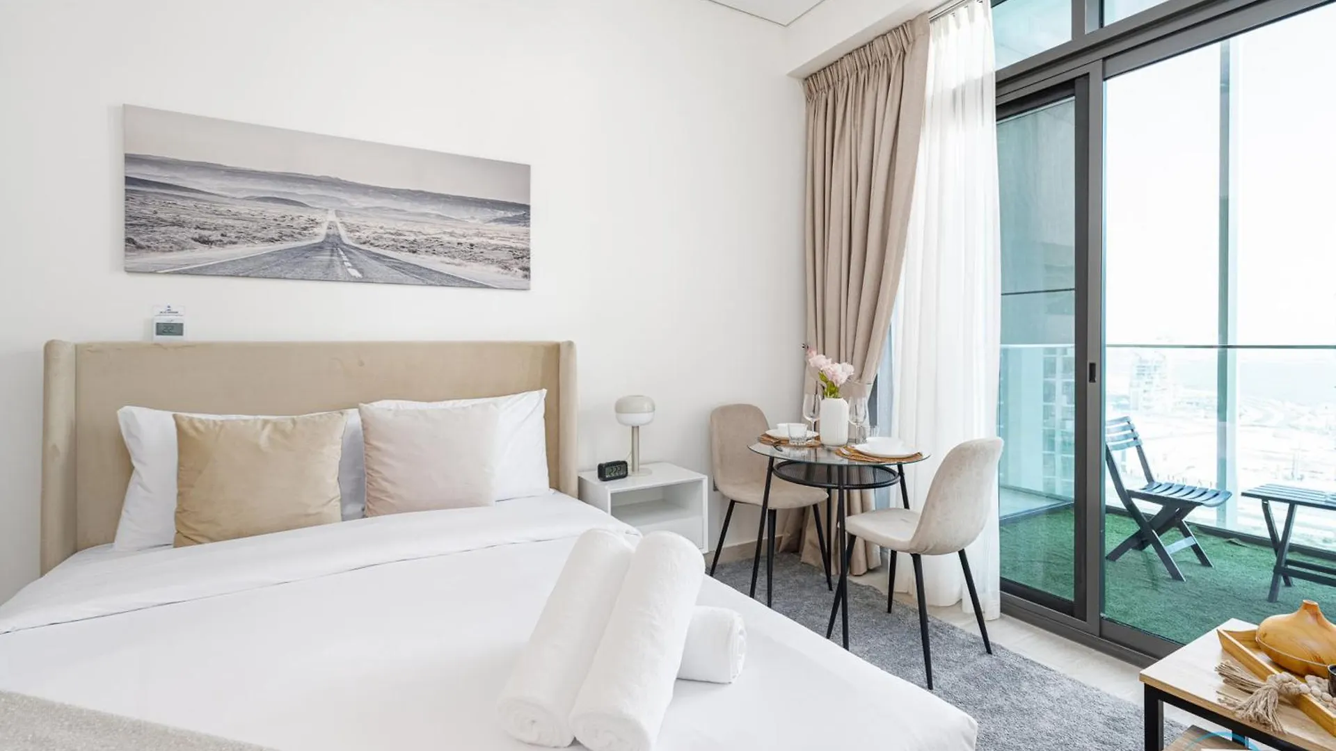 Charming Studio At Farhad Azizi Residence Al Jaddaf By Deluxe Holiday Homes Dubai Apartment